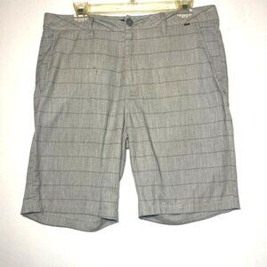 Travis Mathew Activewear Golf Gray Striped Lightweights Shorts Sz 32
